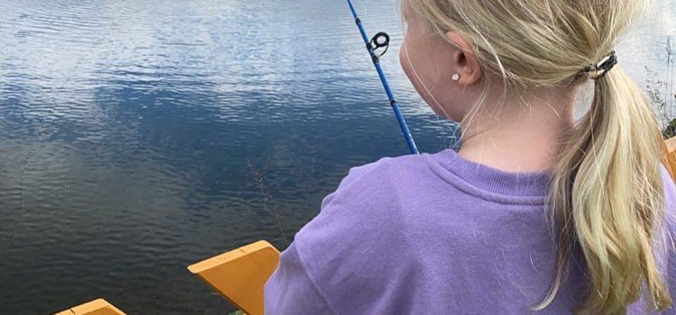 Jente Fiske I Dammen (1)