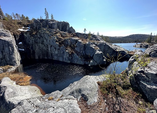 Jettegrytene i Valdres ved bjorkestolen camping